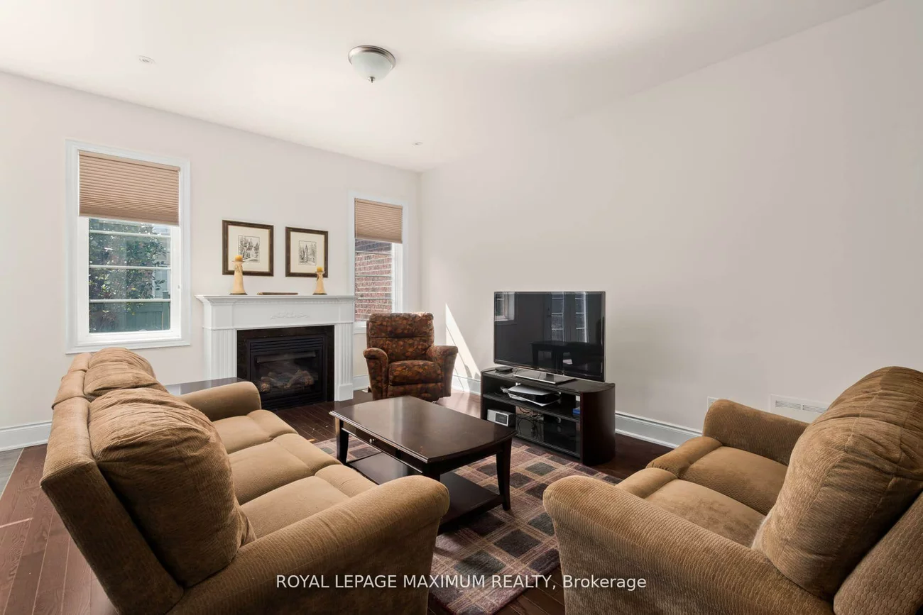 4, Blue Beech, Nobleton, King