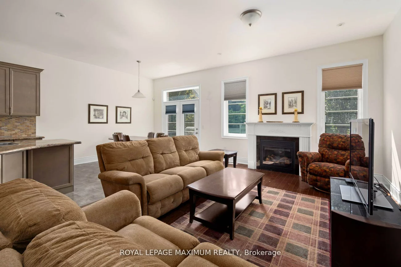 4, Blue Beech, Nobleton, King