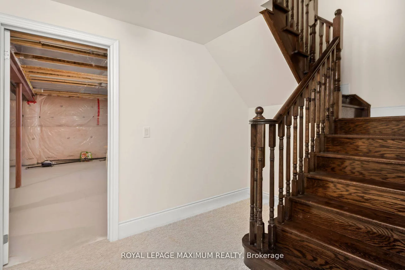 4, Blue Beech, Nobleton, King