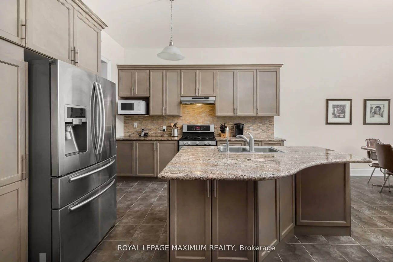 4, Blue Beech, Nobleton, King