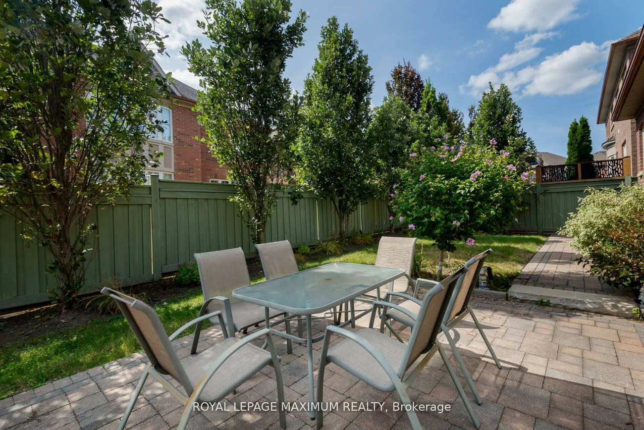 4, Blue Beech, Nobleton, King