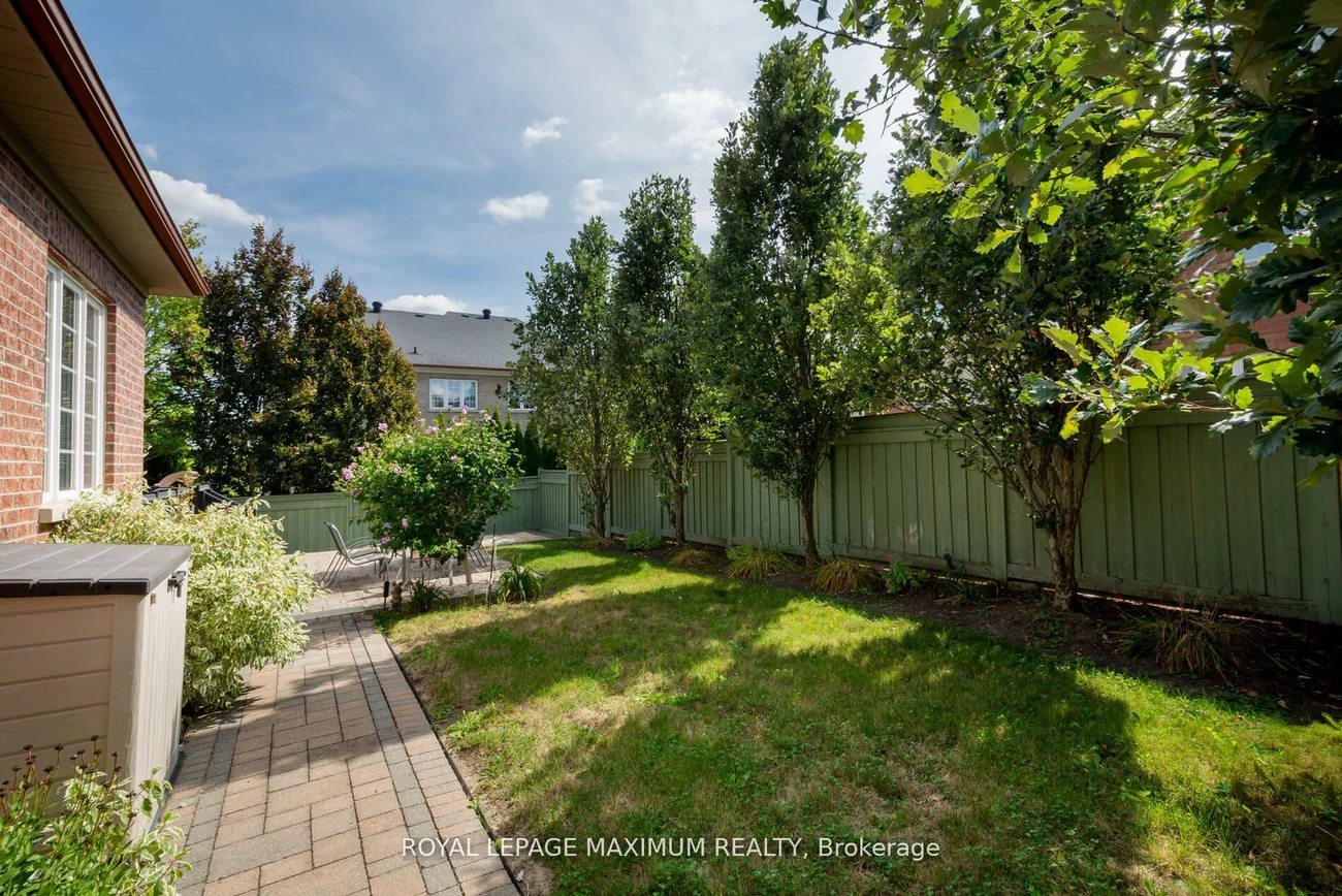 4, Blue Beech, Nobleton, King