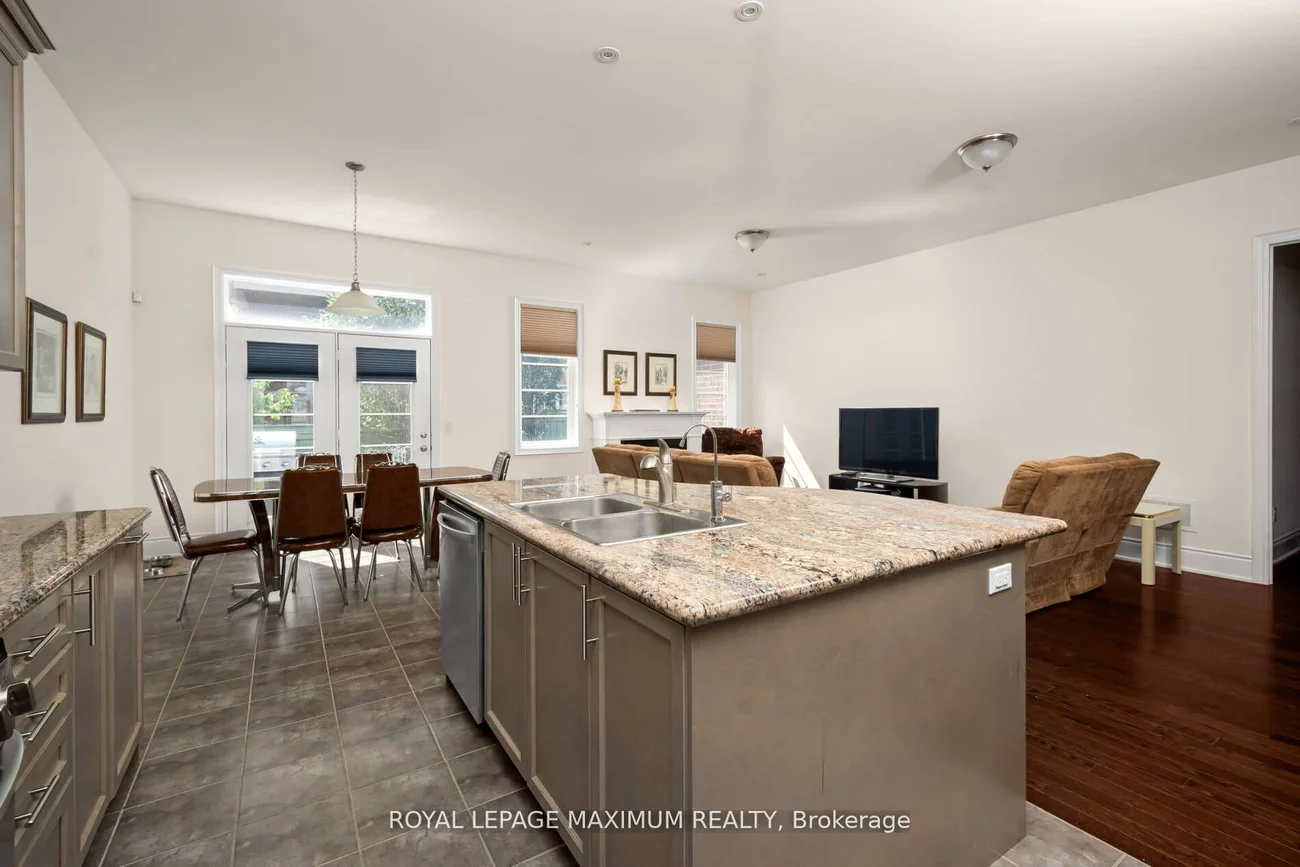 4, Blue Beech, Nobleton, King