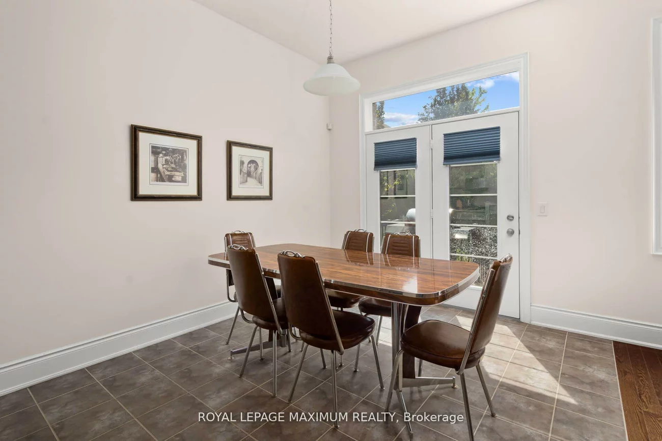 4, Blue Beech, Nobleton, King