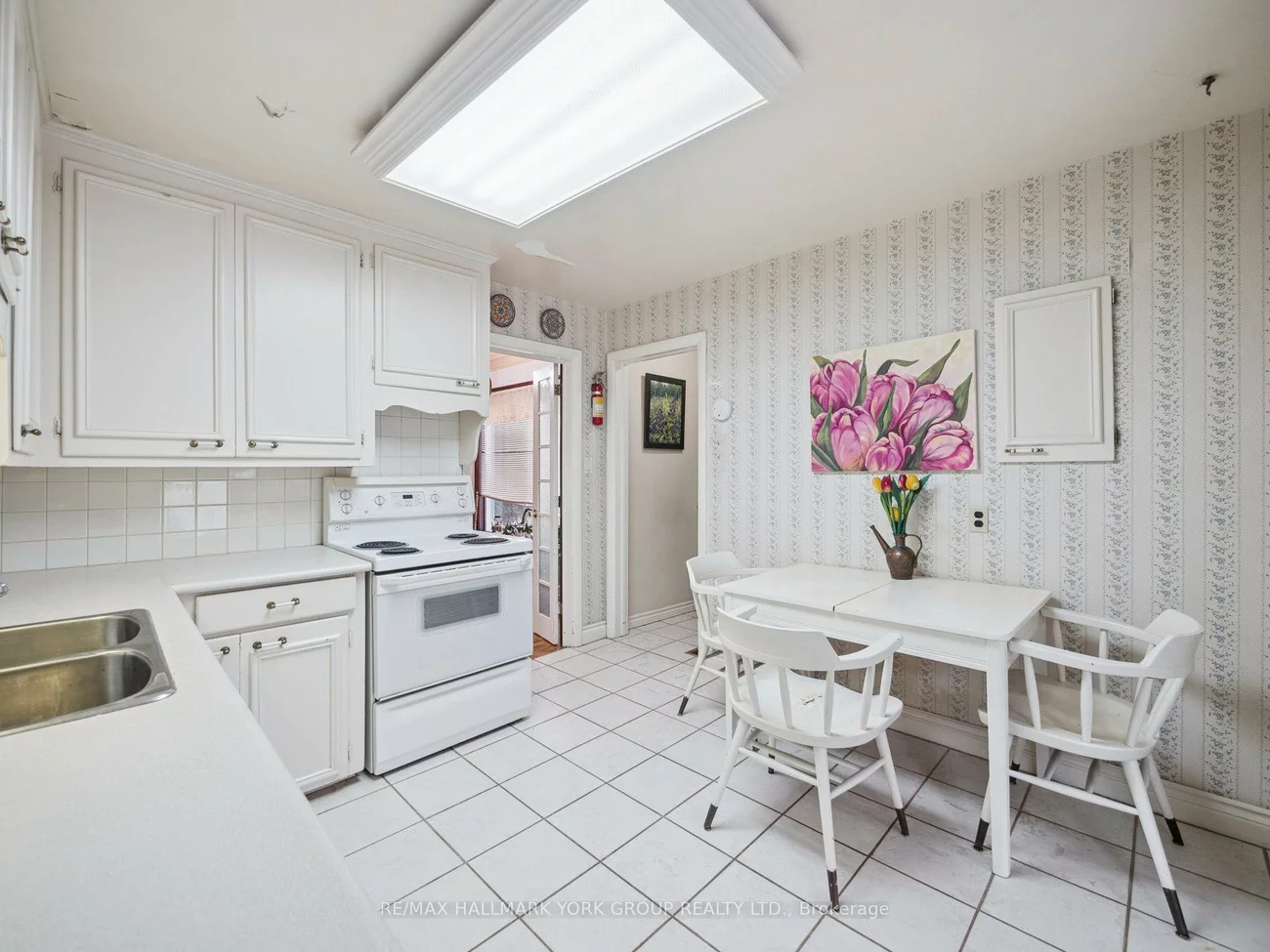 60, Charles, King City, King