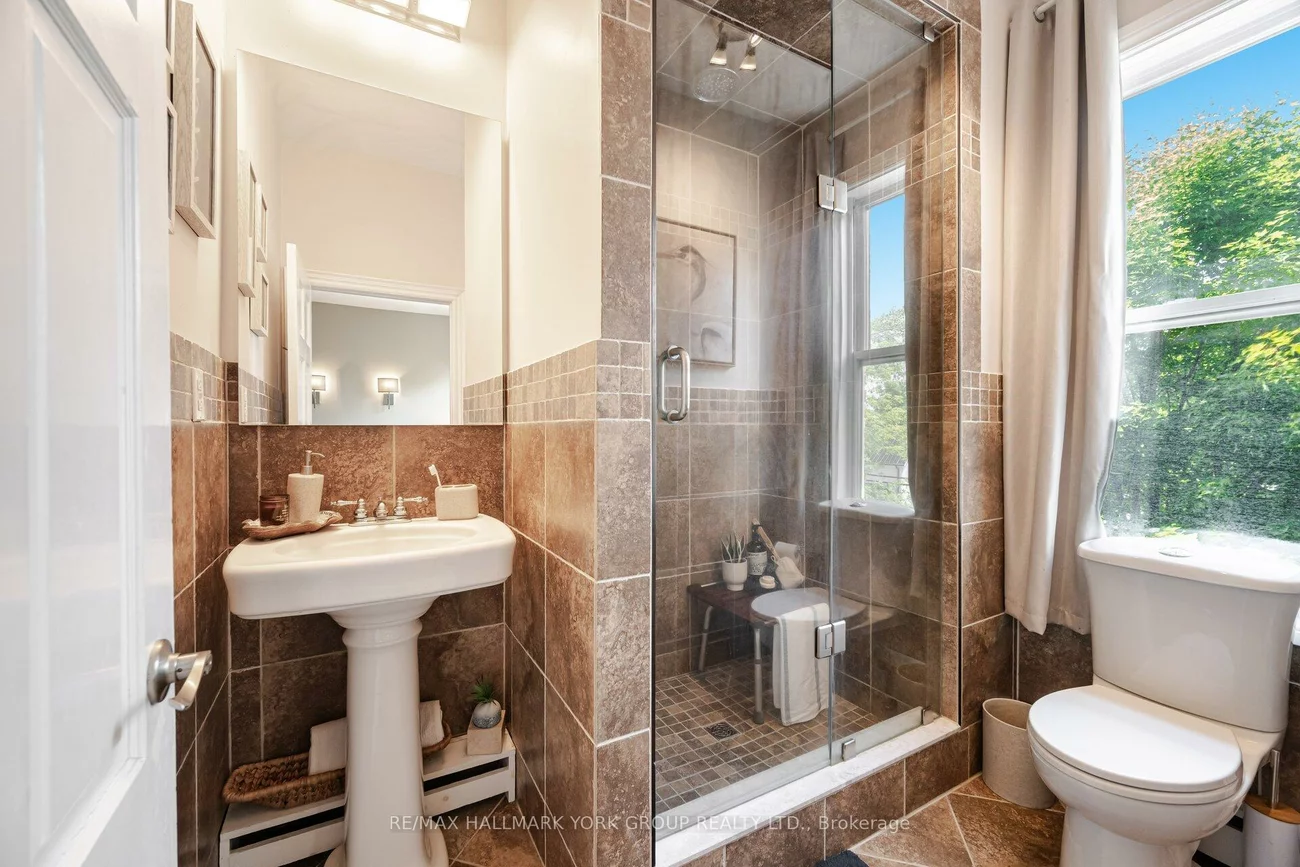 390, Main, Schomberg, King