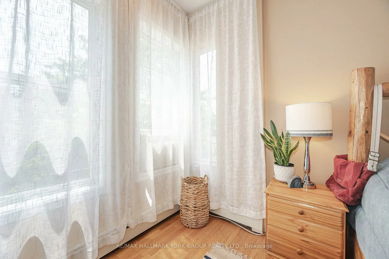 390, Main, Schomberg, King