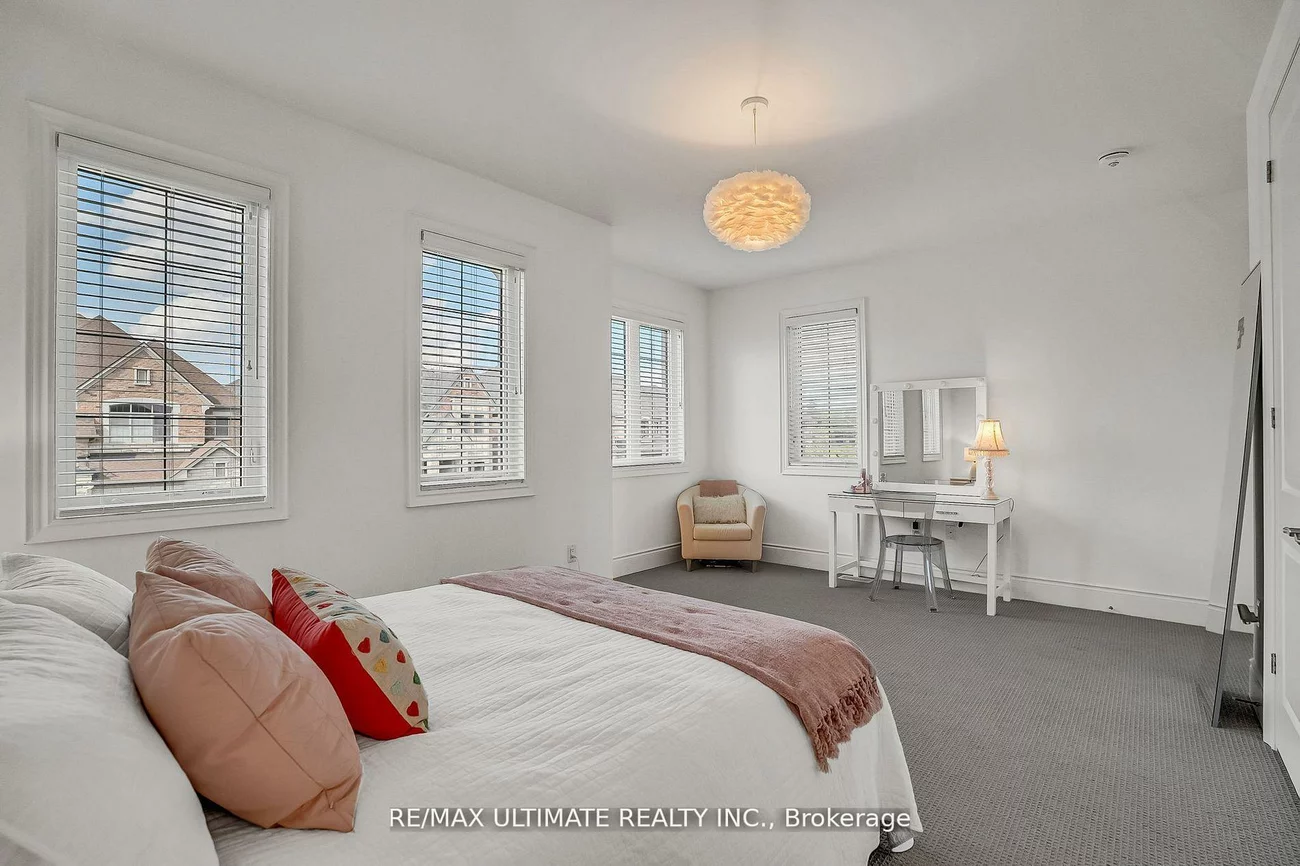 60, Cairns, King City, King