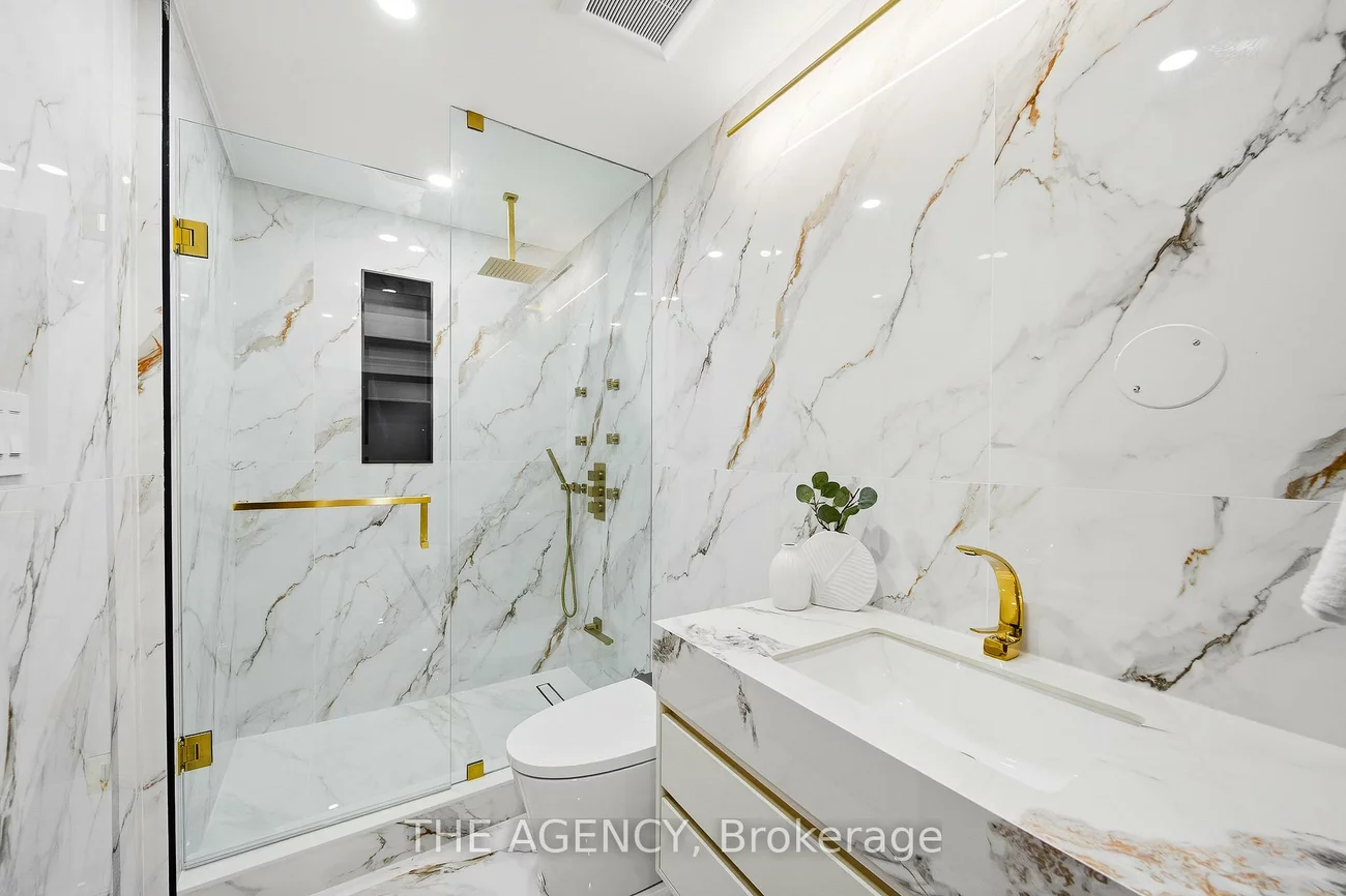 221, Burton Grove, King City, King