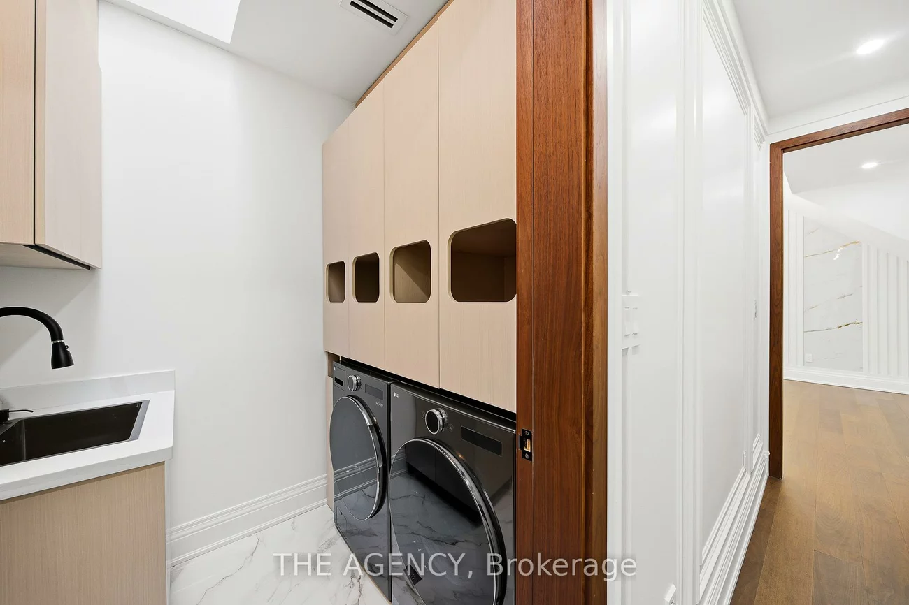 221, Burton Grove, King City, King