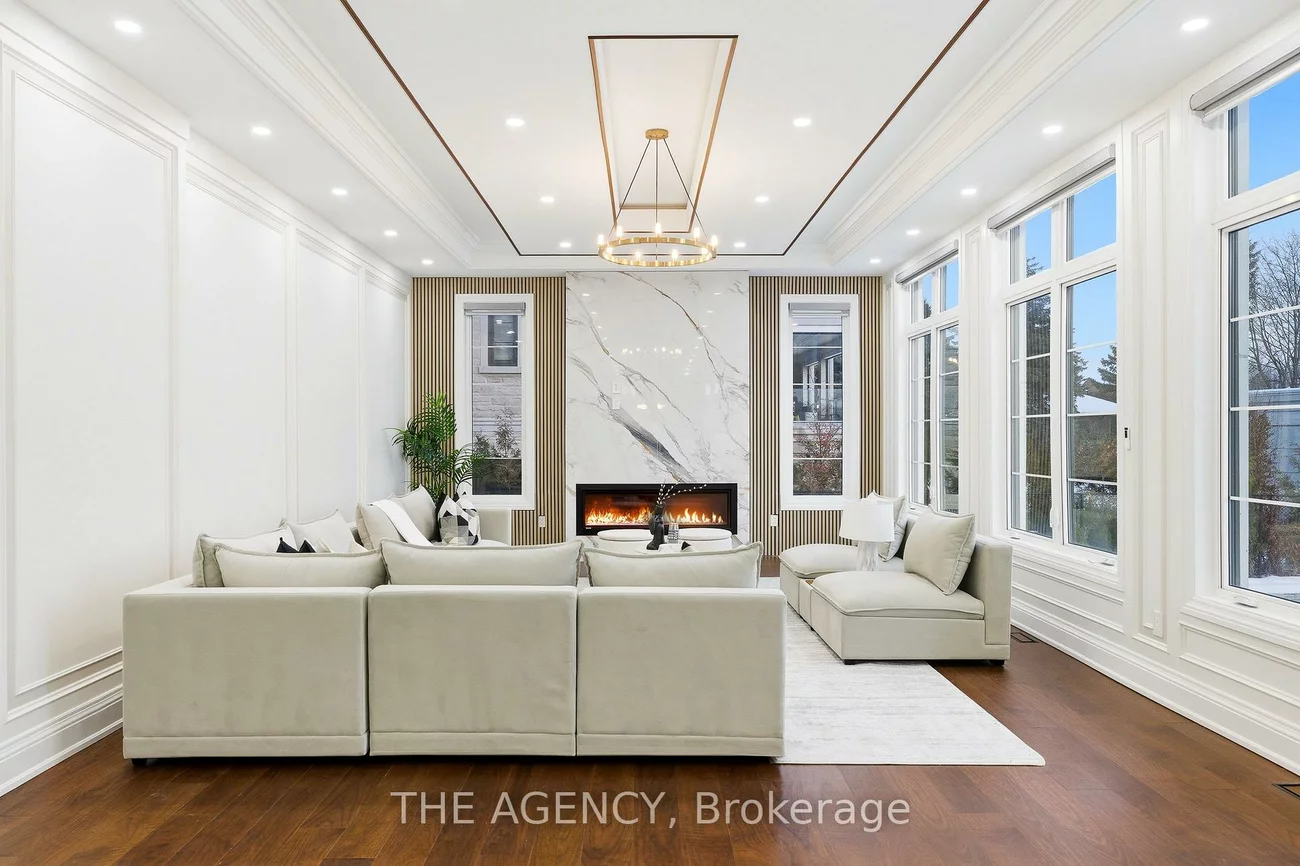 221, Burton Grove, King City, King