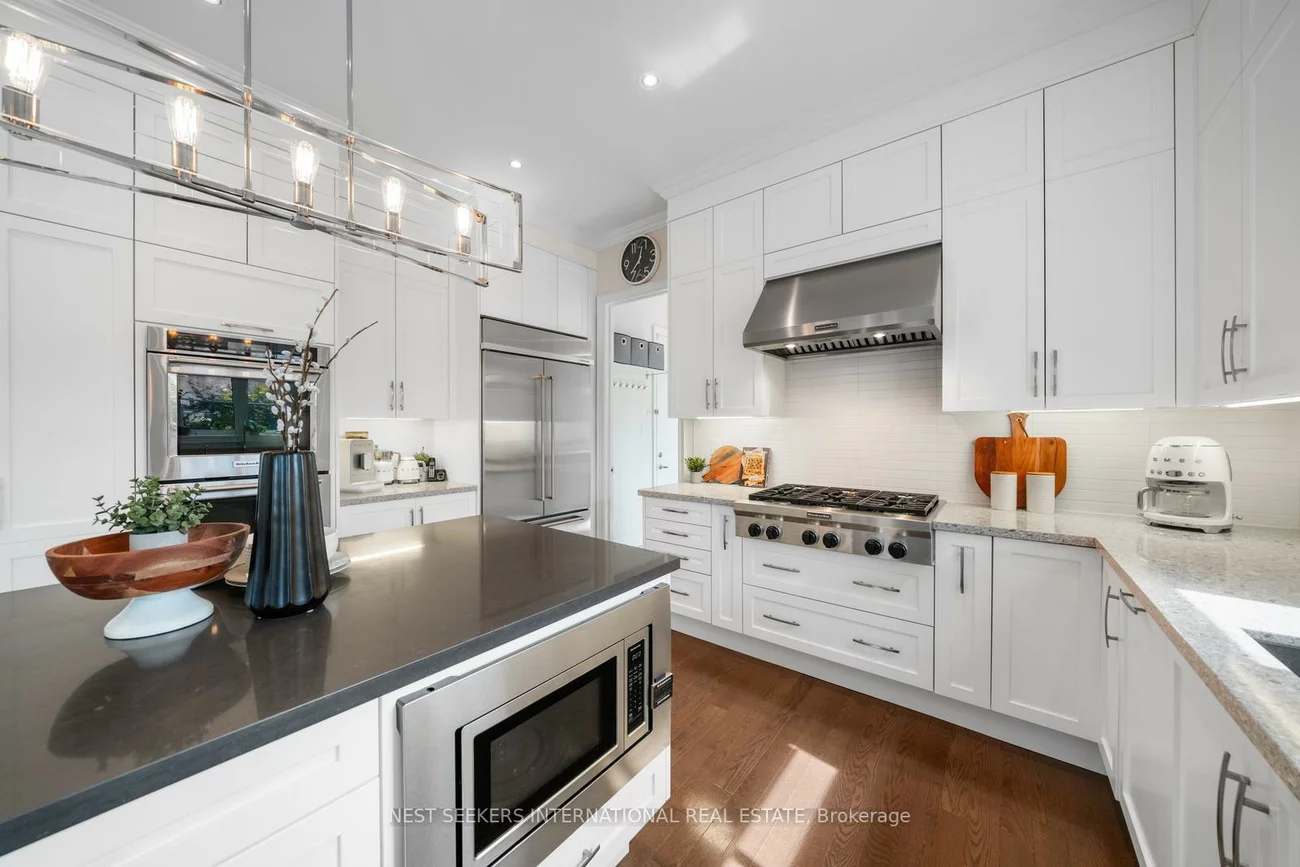 9, Larkin, Nobleton, King