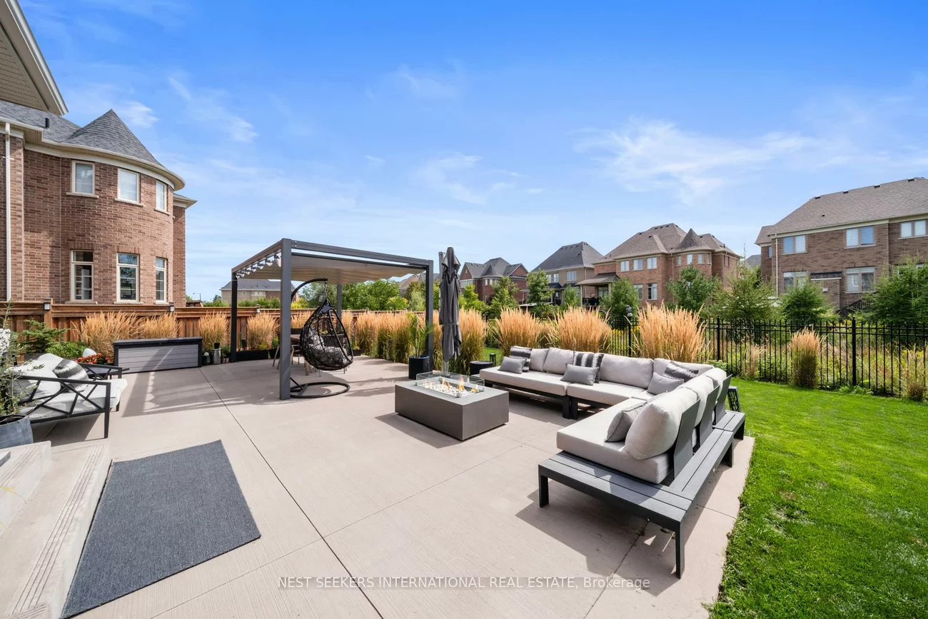 9, Larkin, Nobleton, King