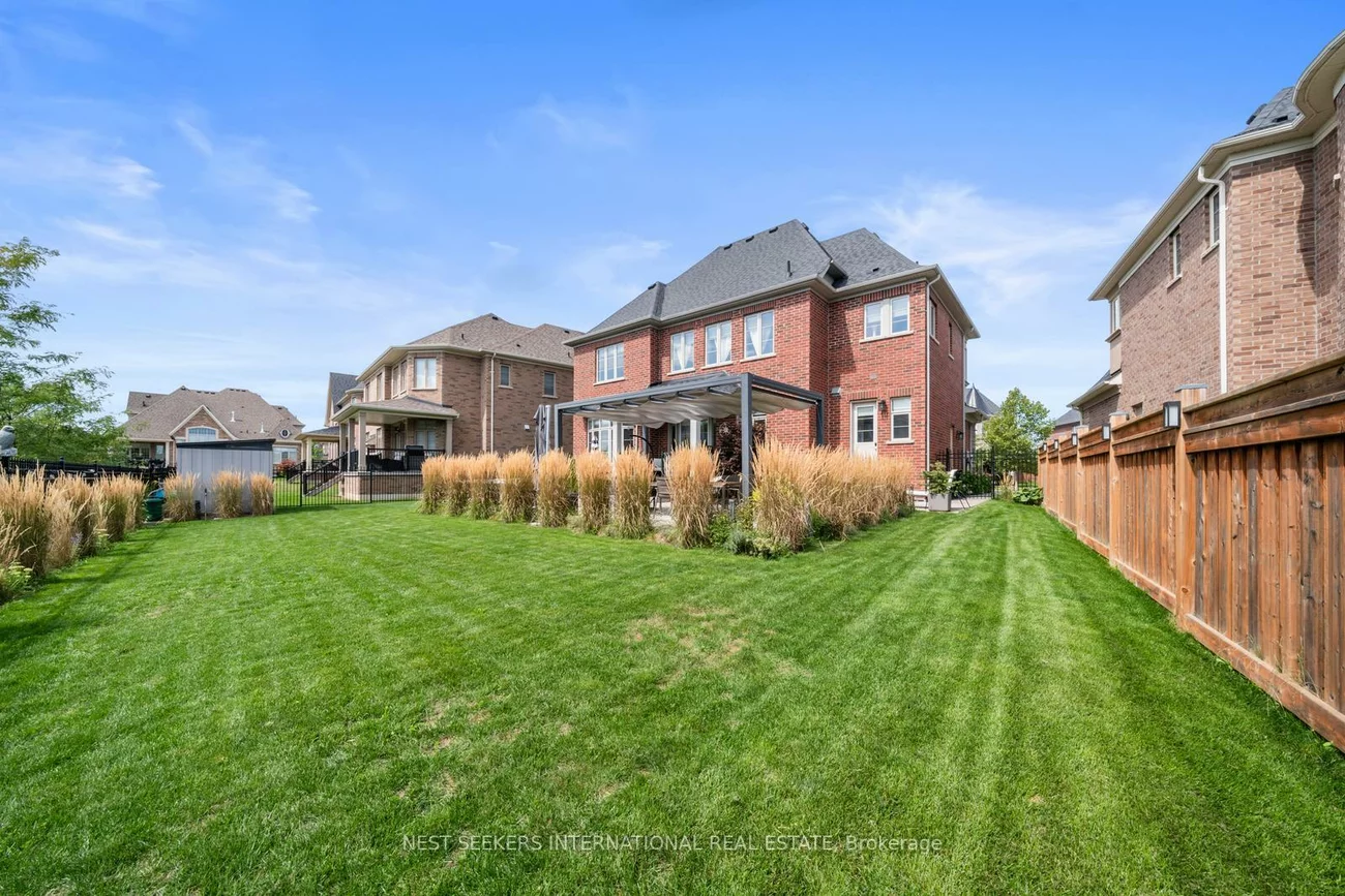 9, Larkin, Nobleton, King