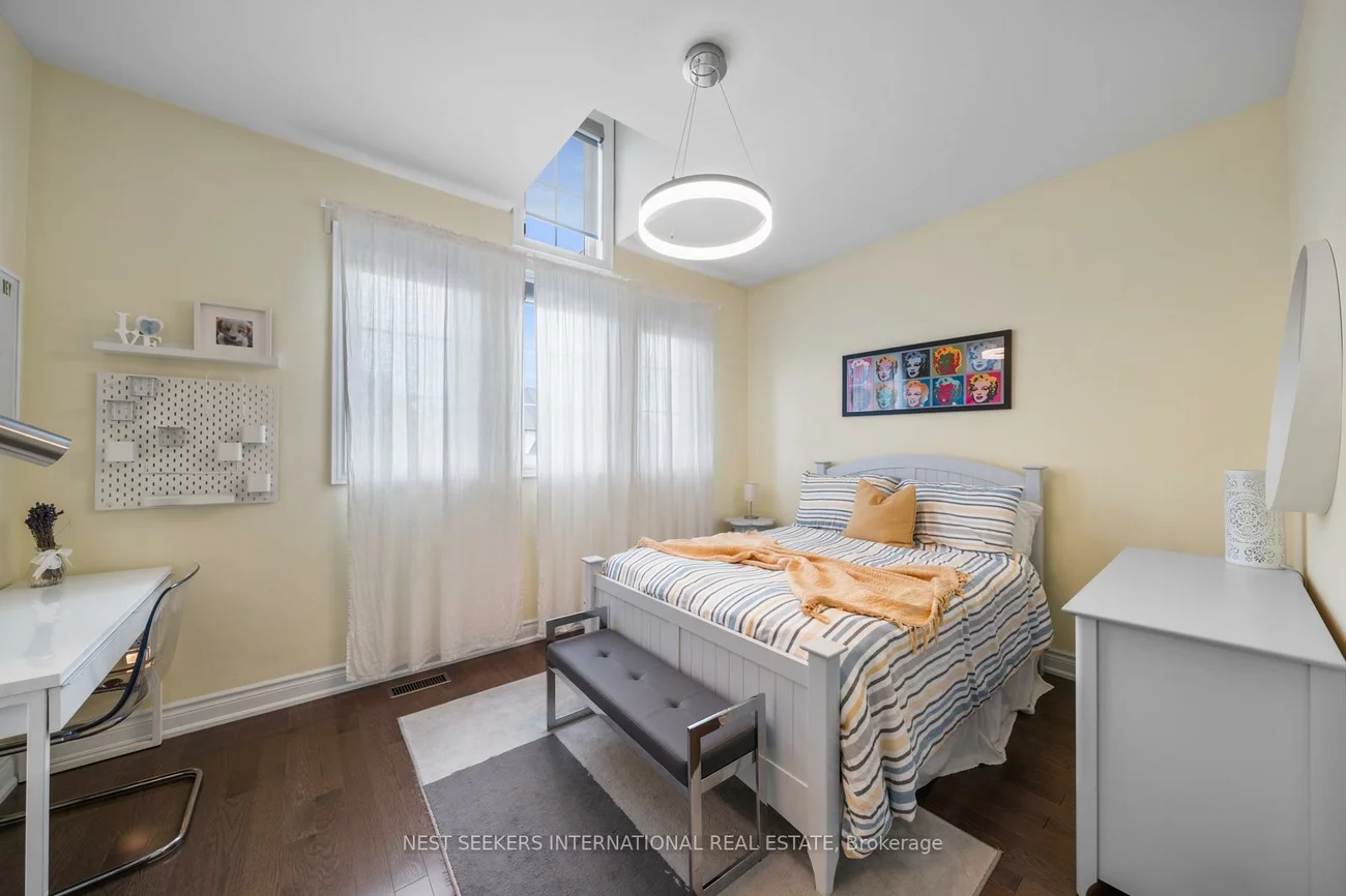 9, Larkin, Nobleton, King