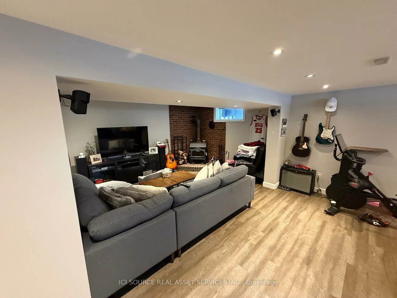 33, Hazelbury, Nobleton, King