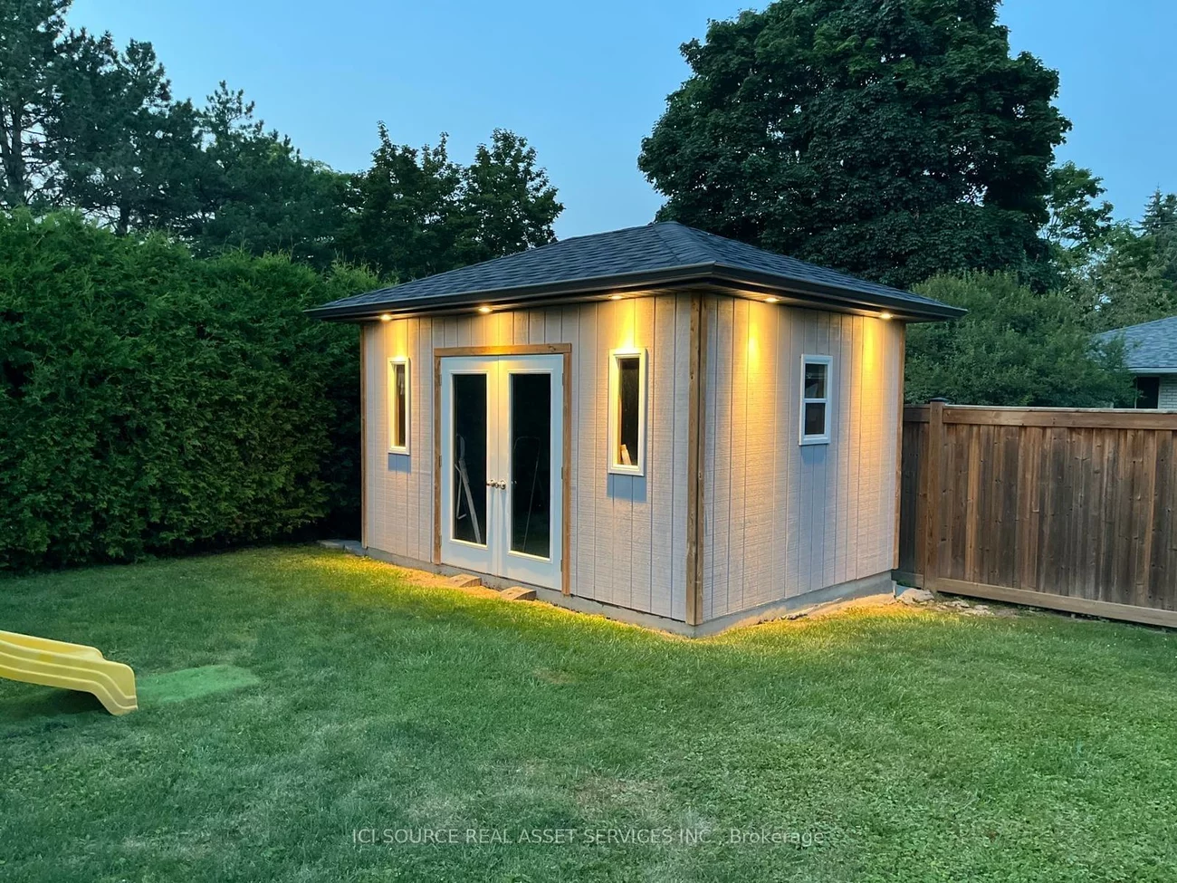 33, Hazelbury, Nobleton, King