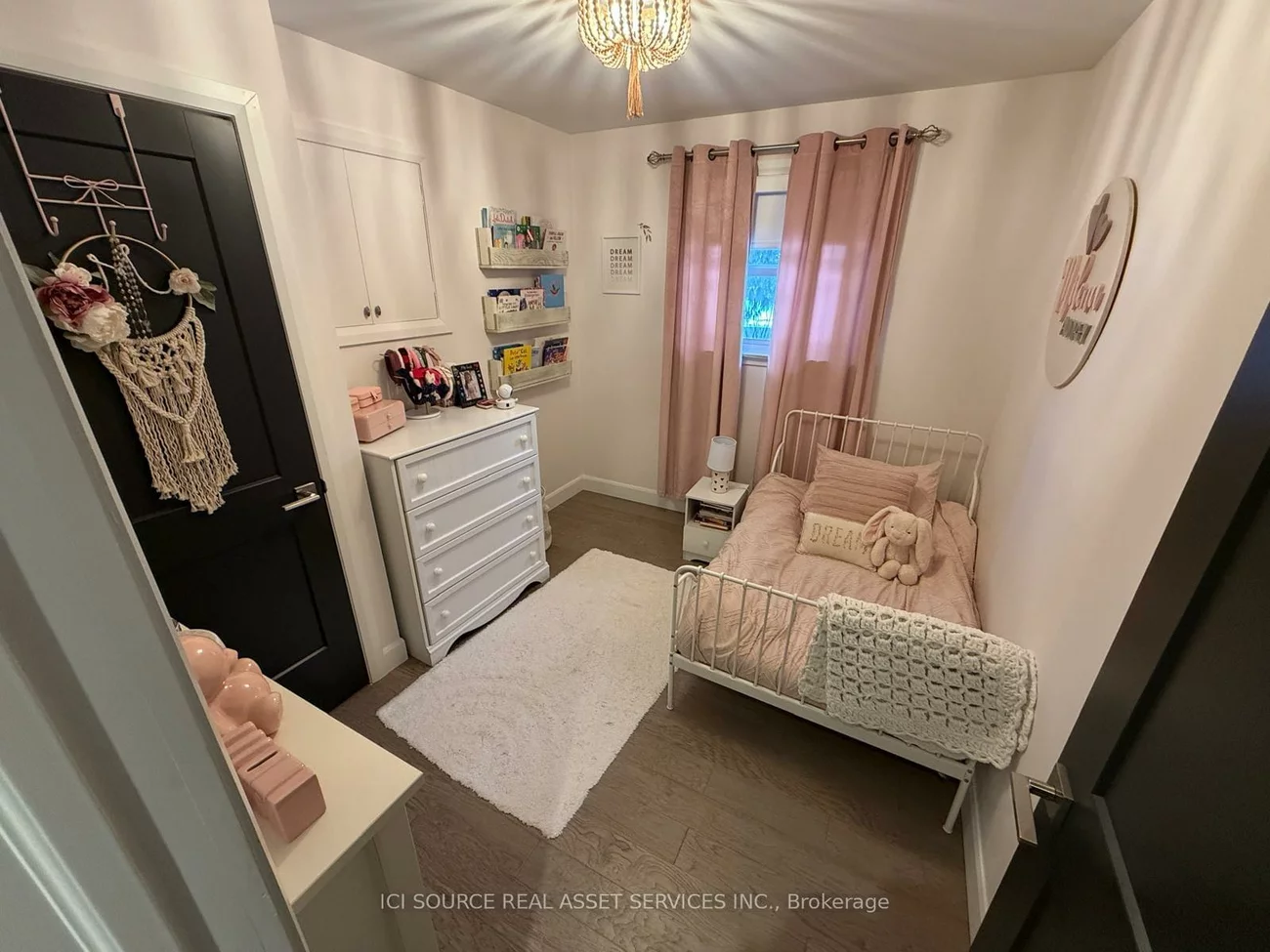 33, Hazelbury, Nobleton, King