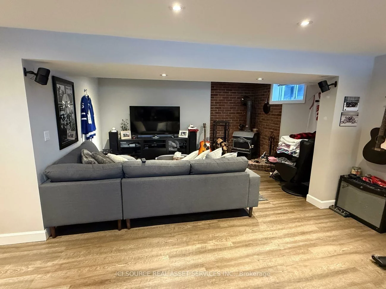 33, Hazelbury, Nobleton, King