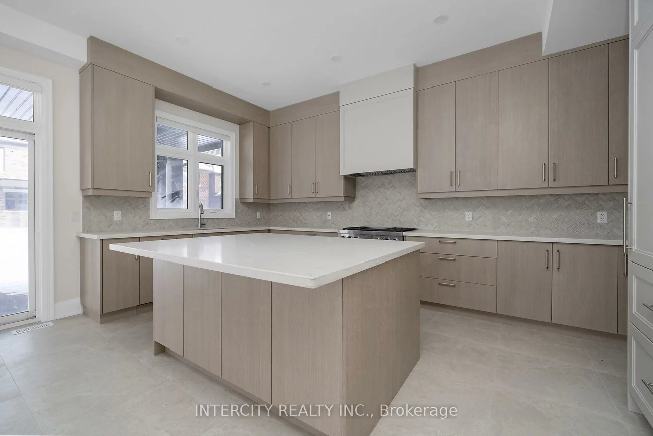 6, Saxby Farm, King City, King