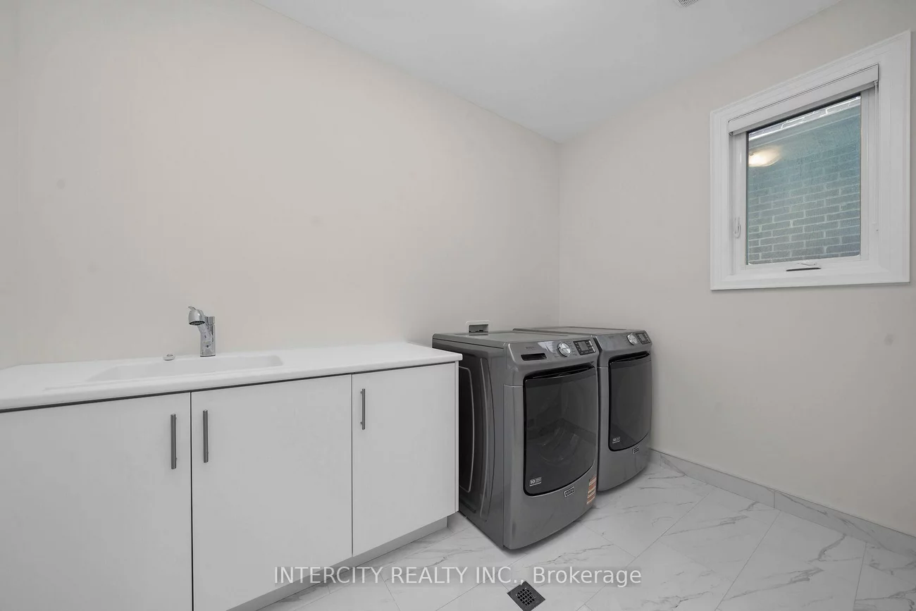 6, Saxby Farm, King City, King