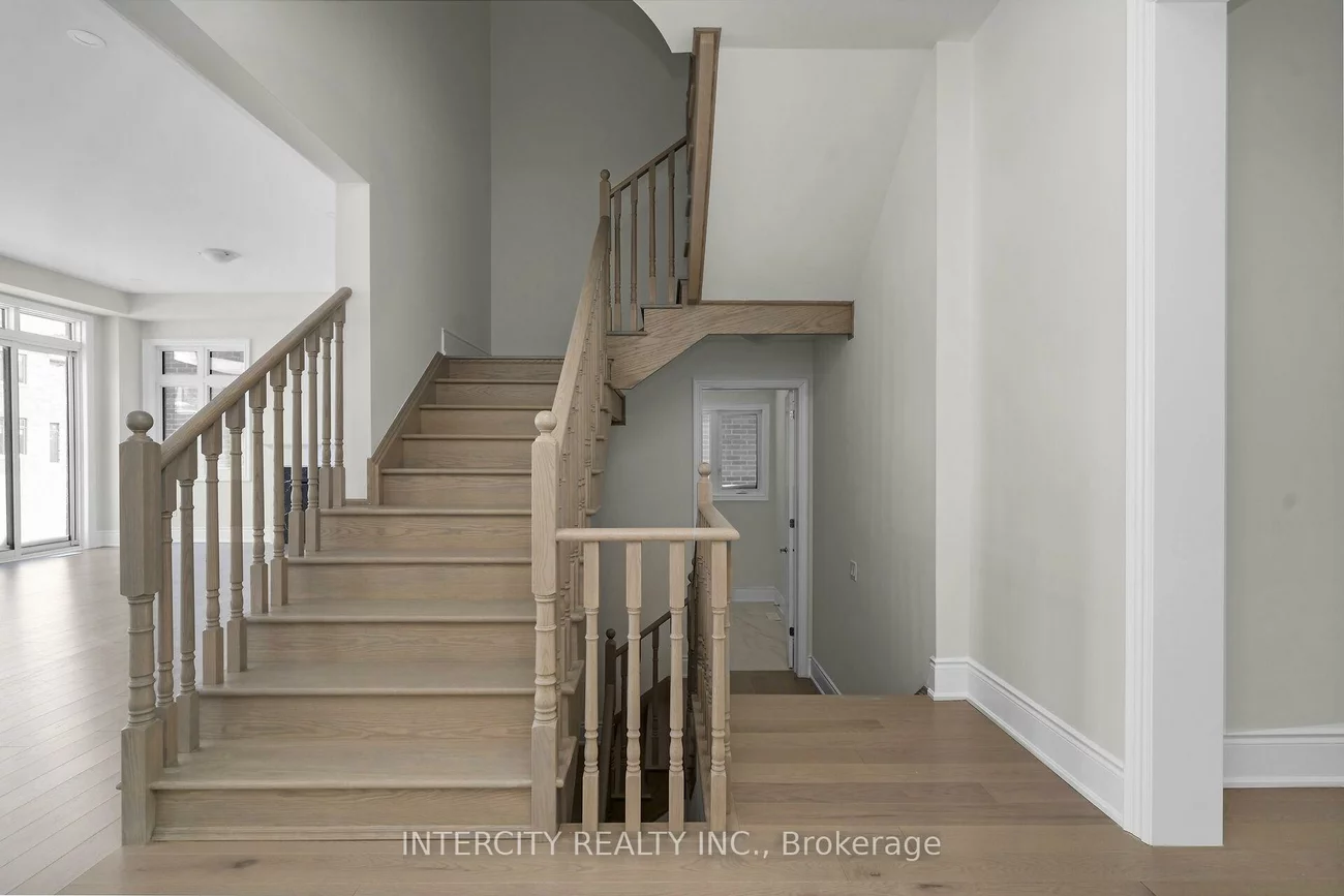 10, Saxby Farm, King City, King