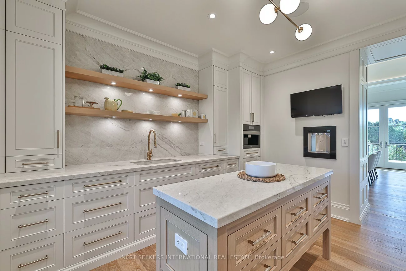 16, Eversley Hall, Rural King, King