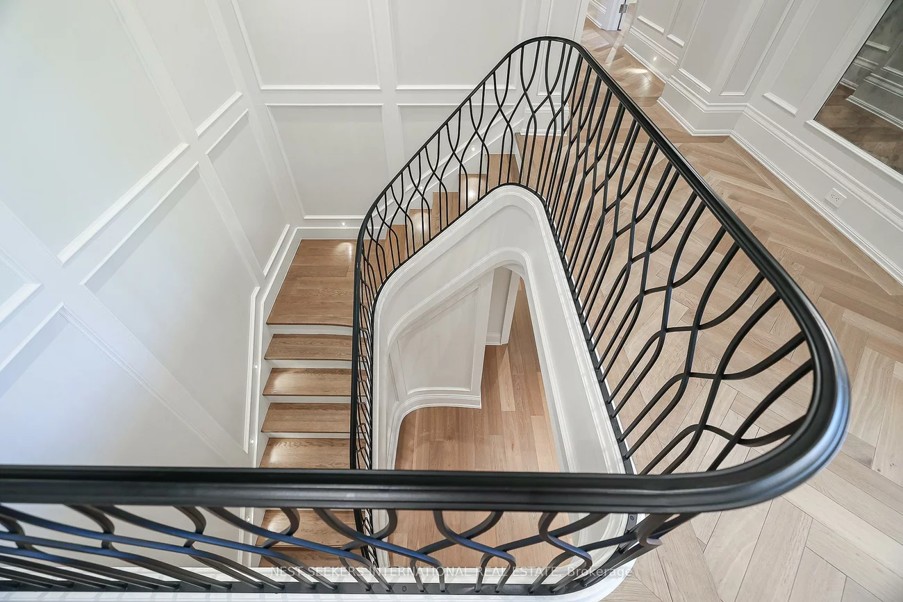 16, Eversley Hall, Rural King, King