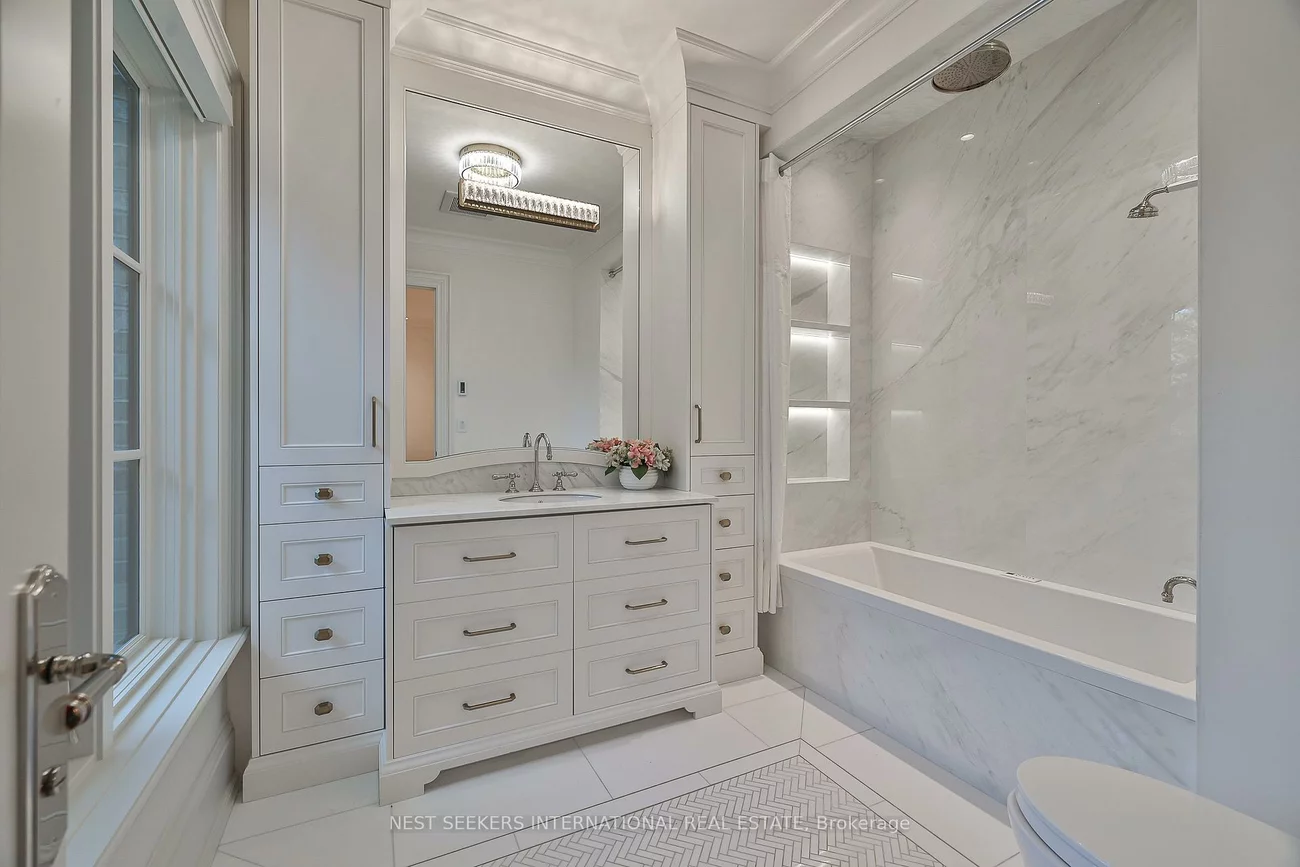 16, Eversley Hall, Rural King, King