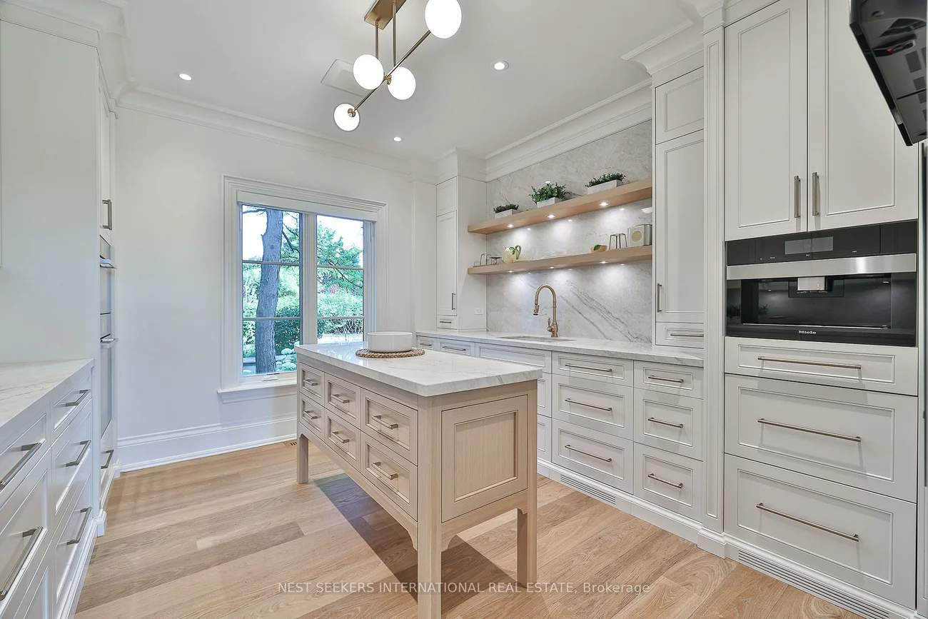 16, Eversley Hall, Rural King, King