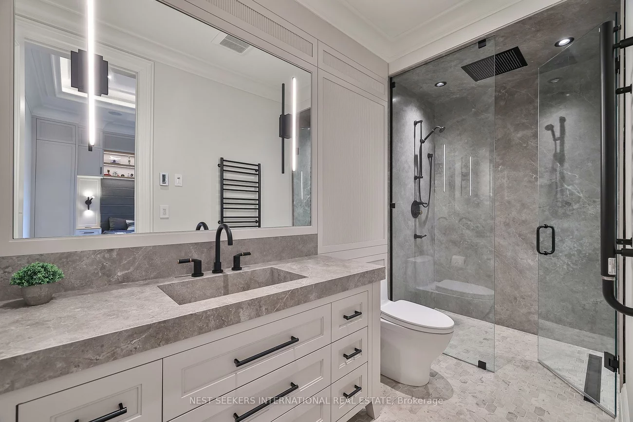 16, Eversley Hall, Rural King, King