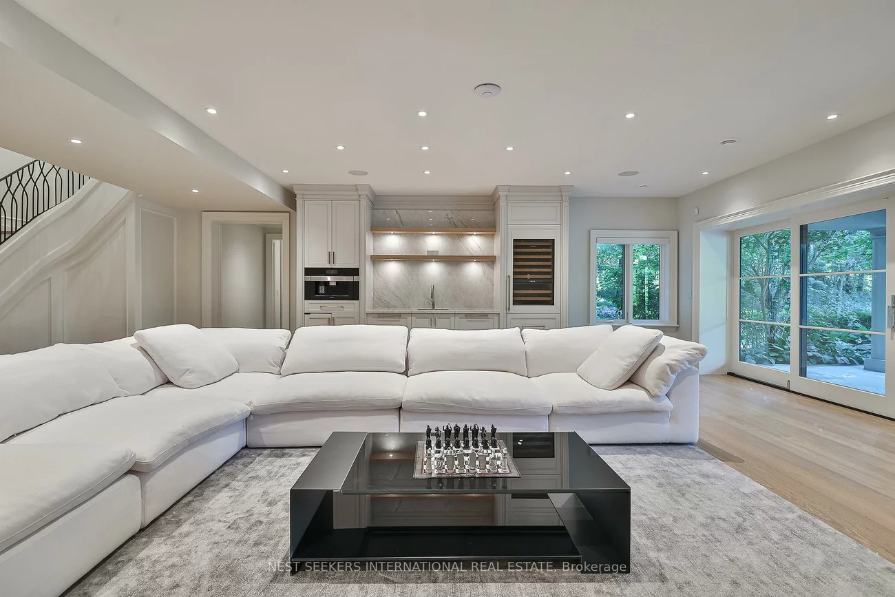 16, Eversley Hall, Rural King, King