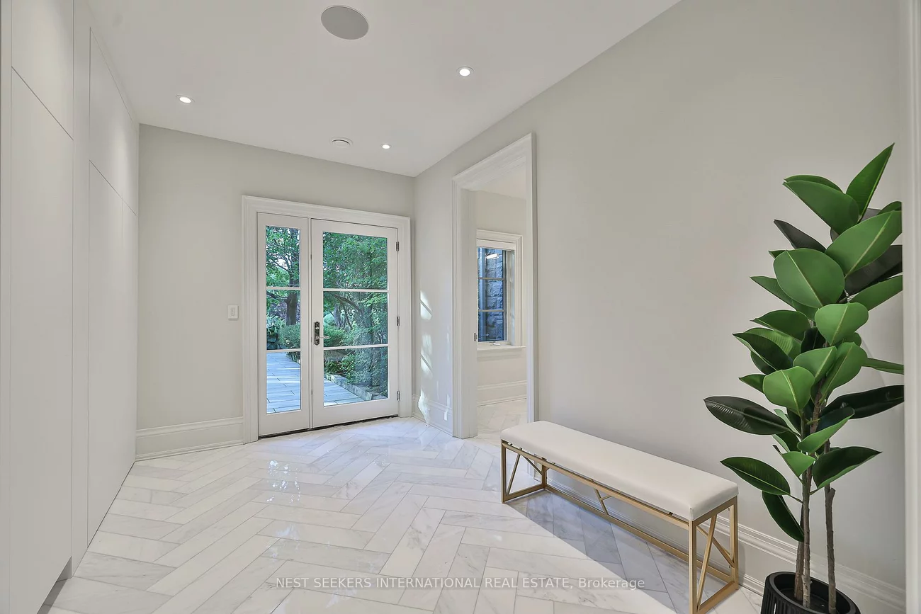 16, Eversley Hall, Rural King, King