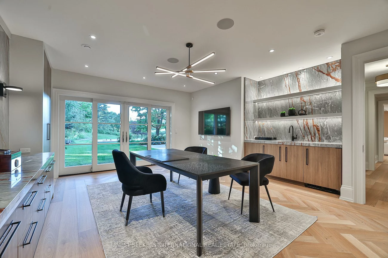 16, Eversley Hall, Rural King, King