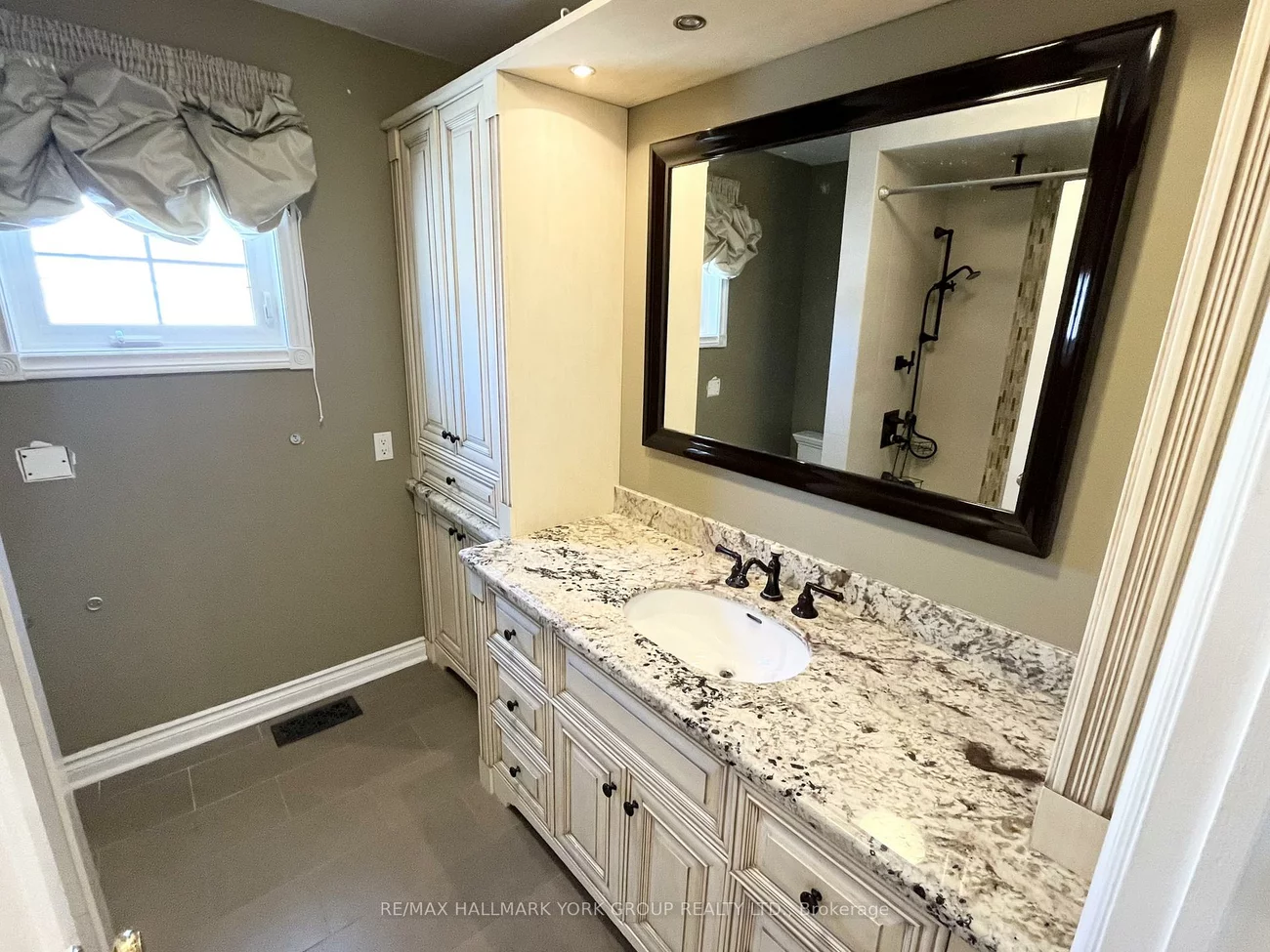 191, Burton, King City, King