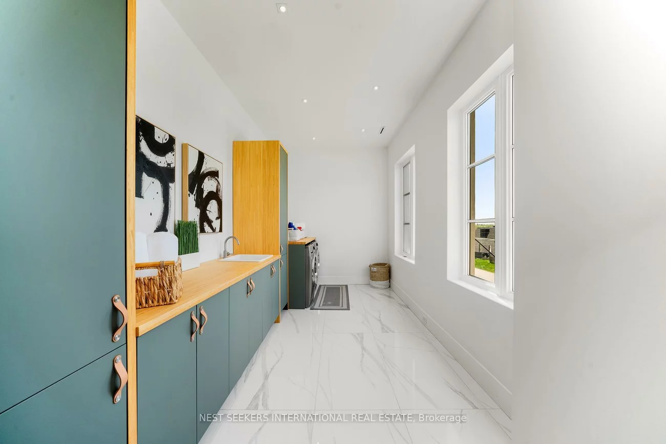 6, Forestave, Nobleton, King