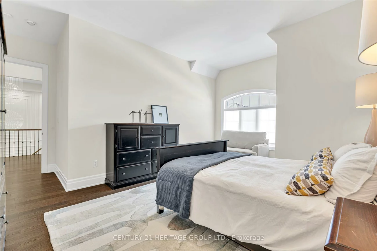 43, Sir Henry, King City, King