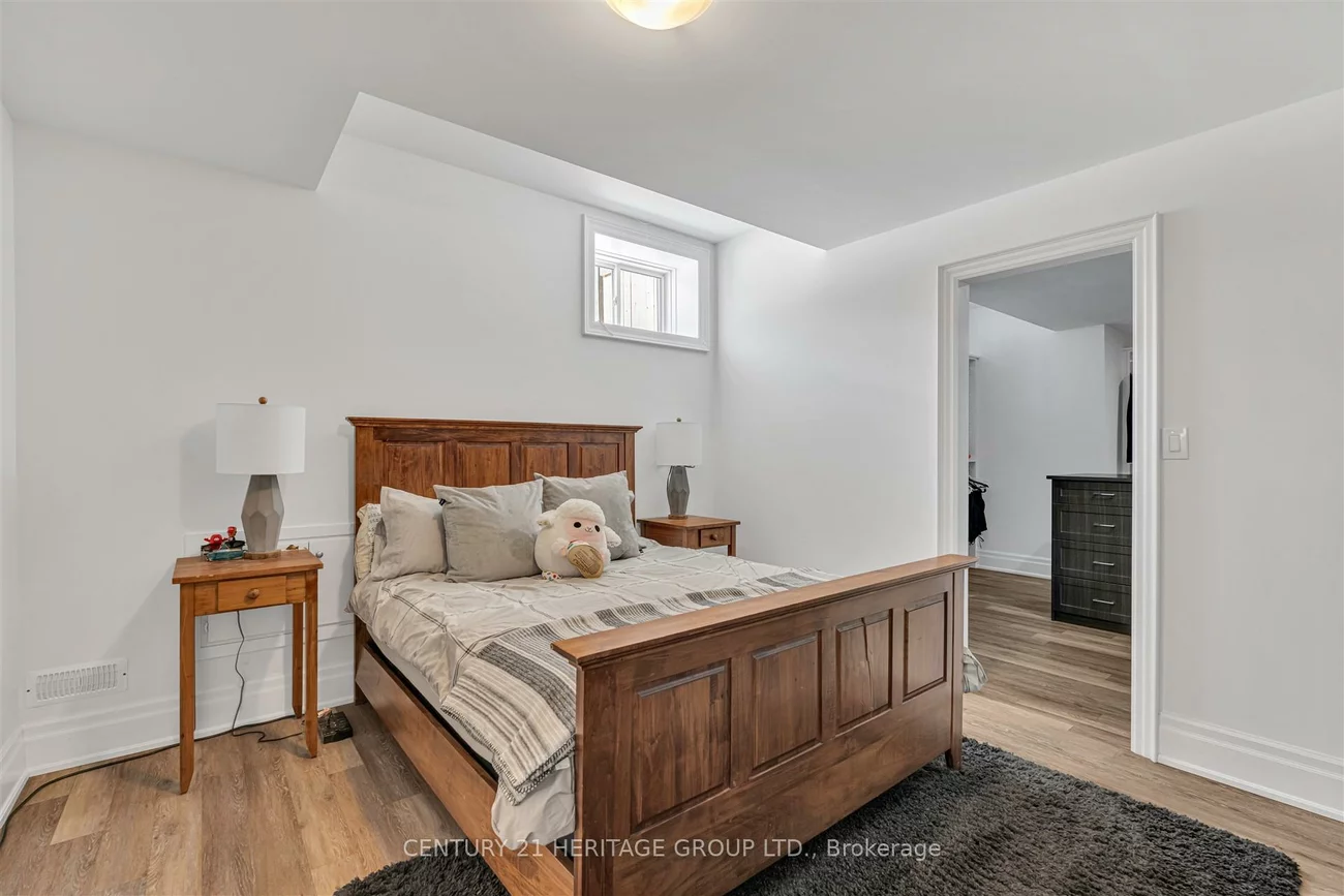 43, Sir Henry, King City, King