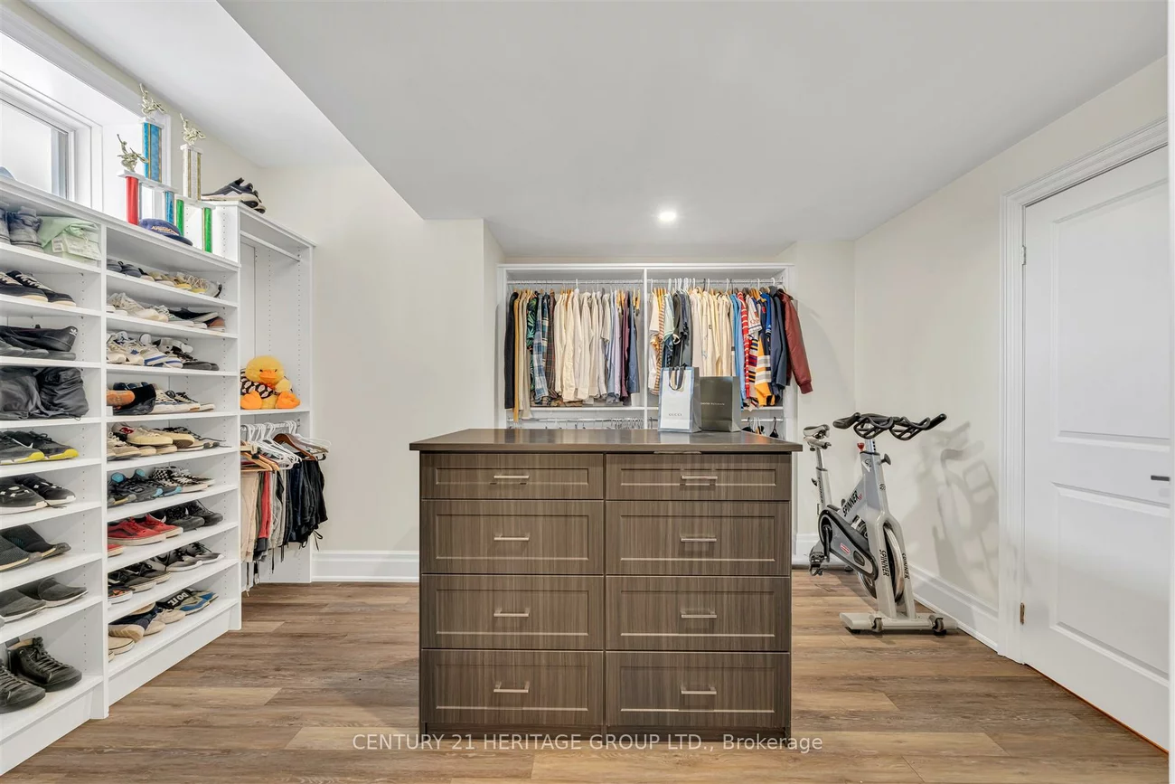 43, Sir Henry, King City, King