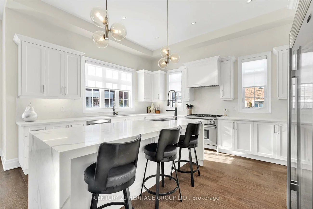 43, Sir Henry, King City, King