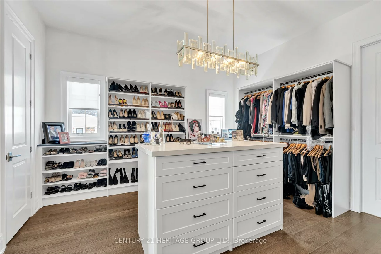 43, Sir Henry, King City, King