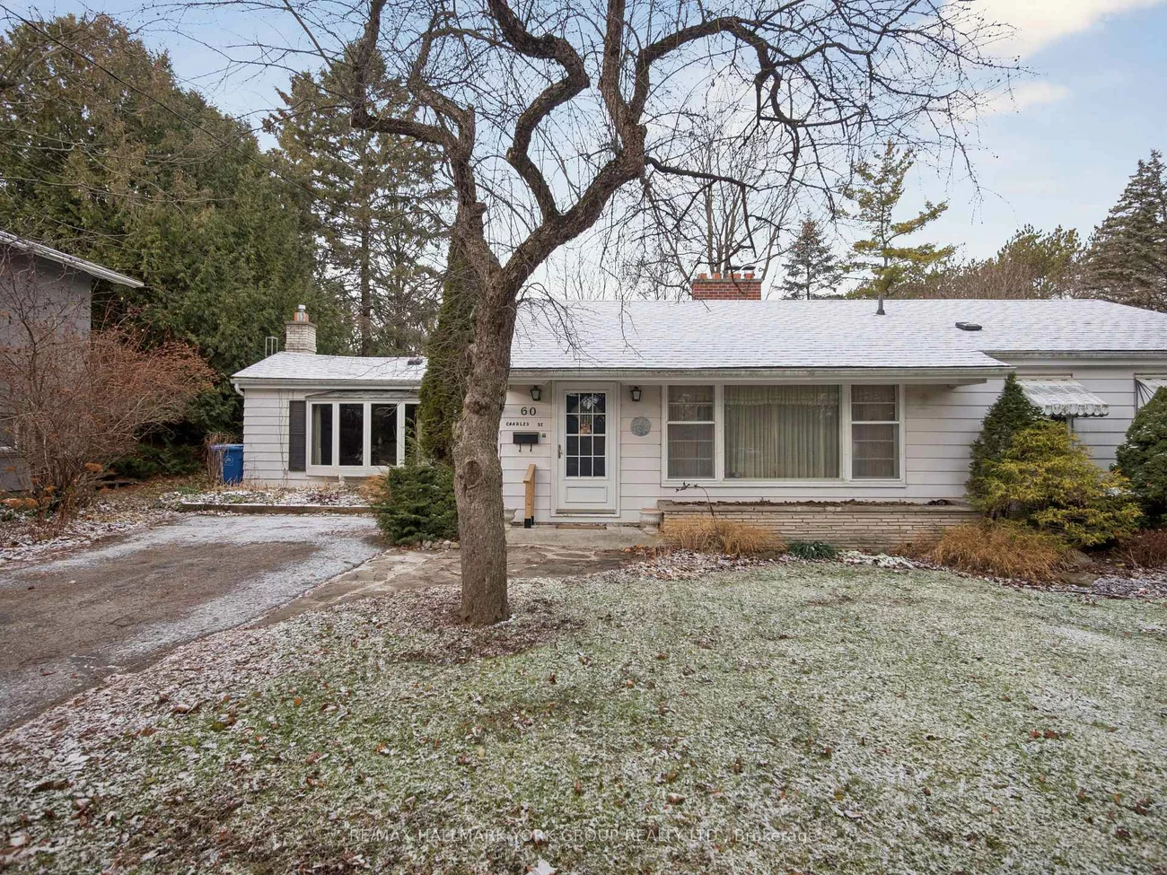 60, Charles, King City, King