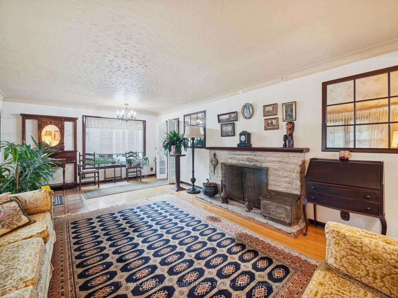 60, Charles, King City, King