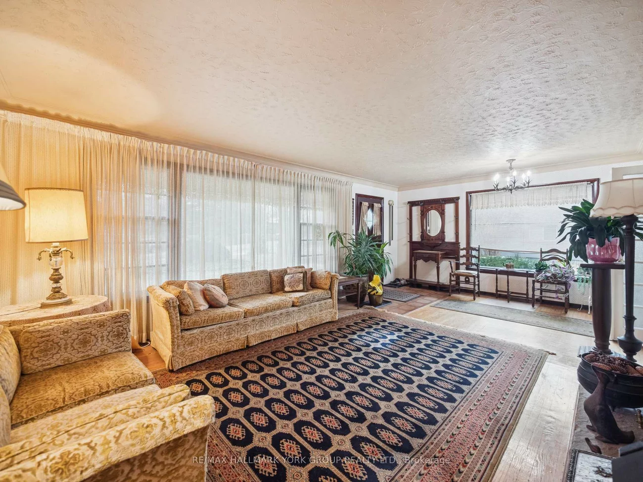 60, Charles, King City, King