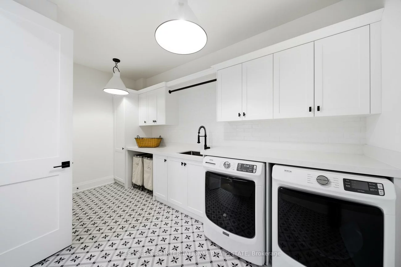 26, Royal, Nobleton, King