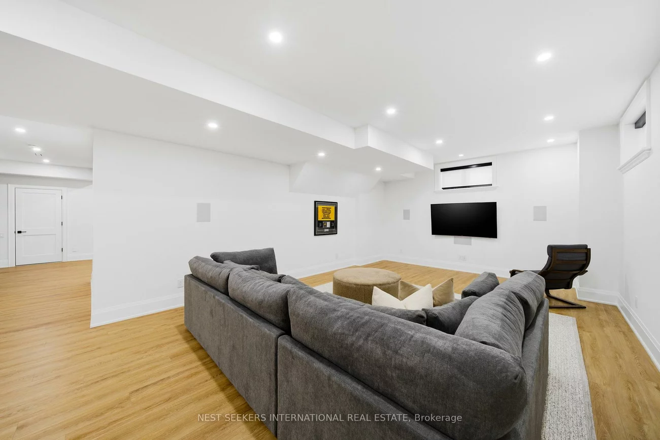 26, Royal, Nobleton, King