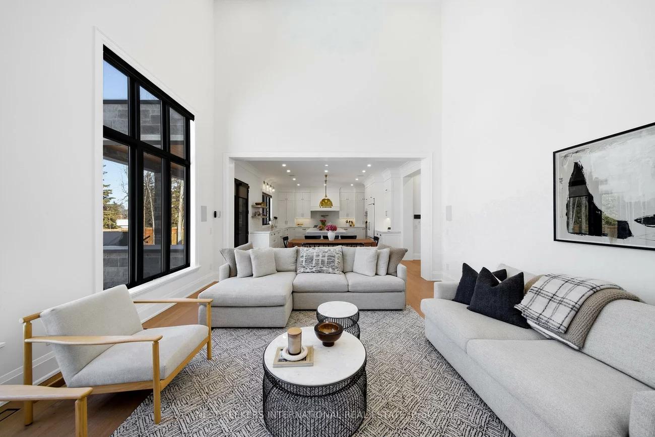 26, Royal, Nobleton, King