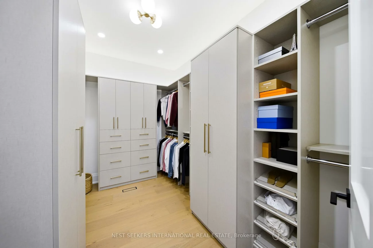 26, Royal, Nobleton, King