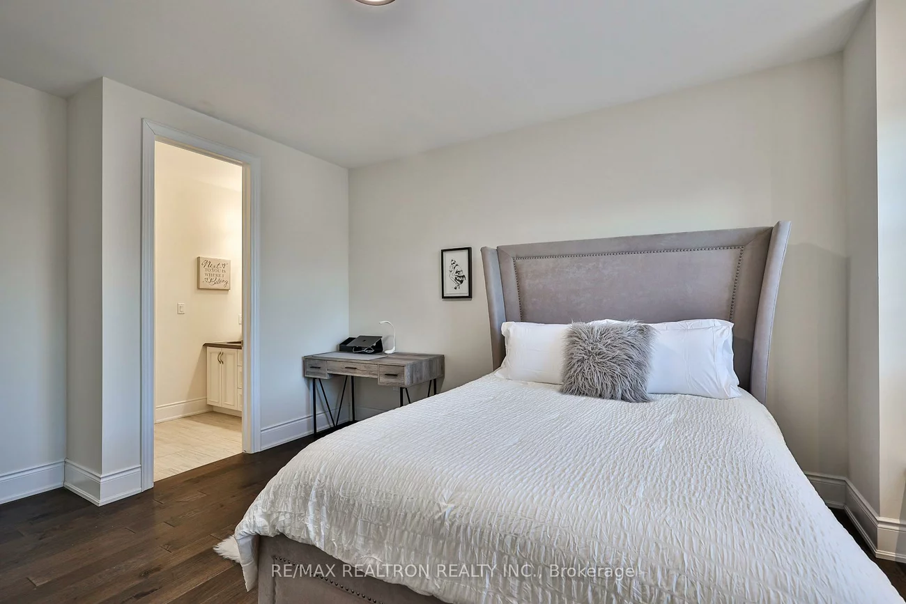 63, Cairns, King City, King