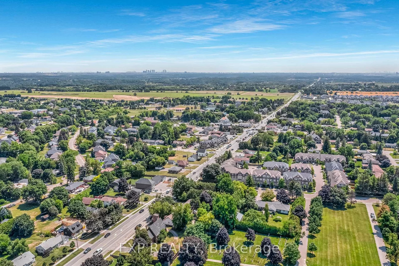 17, Chamberlain, Nobleton, King